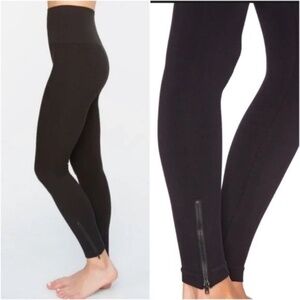 SPANX Black Wide Waist Band Seamless Leggings with Ankle Zippers Size 1X